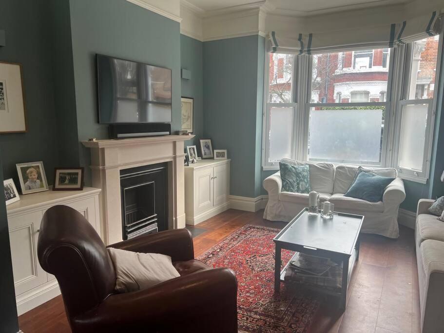 Four Bedroom Modern Victorian Wandsworth House London Exterior photo