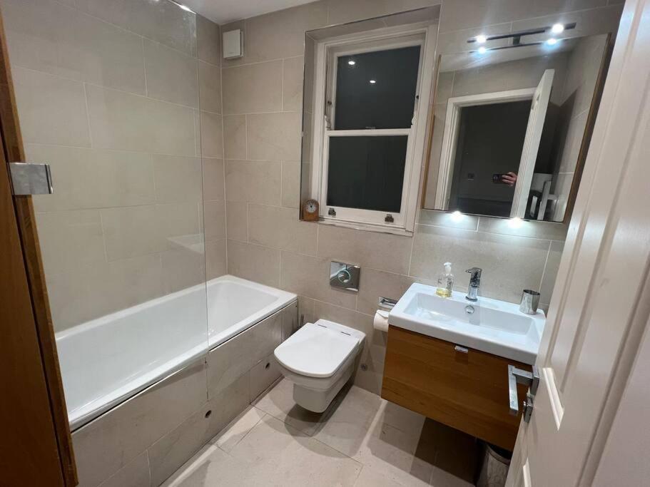 Four Bedroom Modern Victorian Wandsworth House London Exterior photo