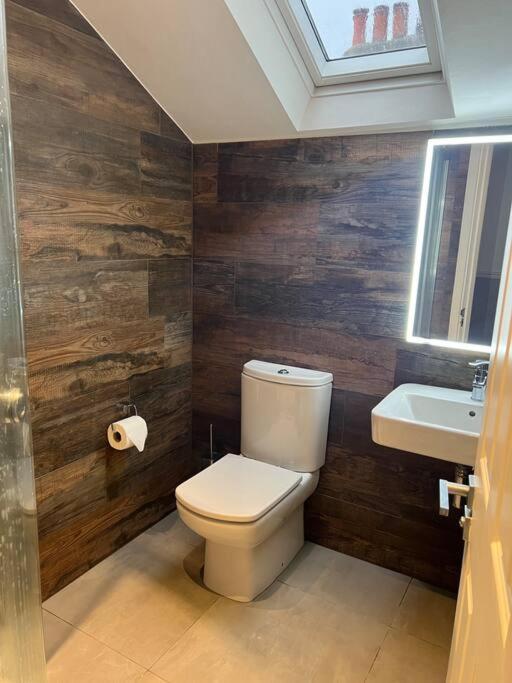 Four Bedroom Modern Victorian Wandsworth House London Exterior photo