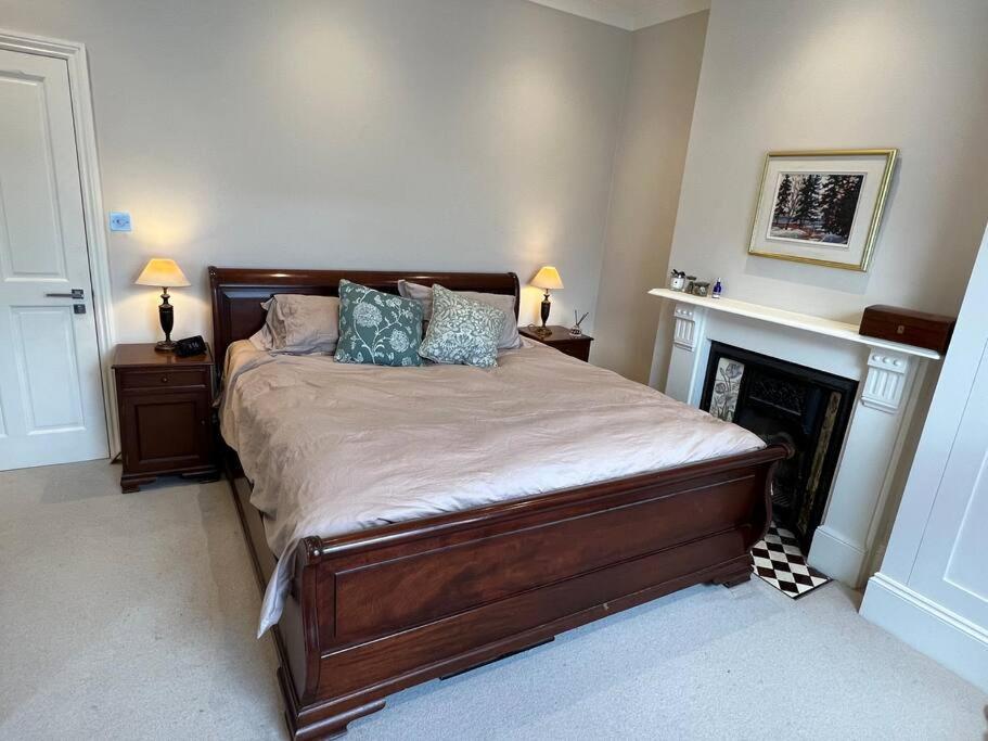 Four Bedroom Modern Victorian Wandsworth House London Exterior photo