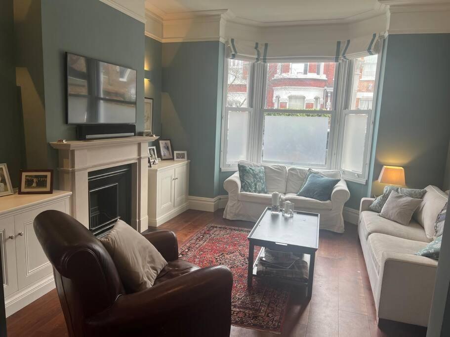 Four Bedroom Modern Victorian Wandsworth House London Exterior photo